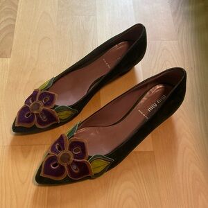 Miu Miu green Suede flower appliqué low heel pumps